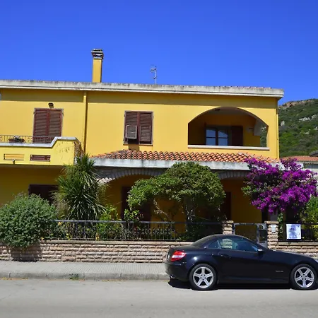 Elisa Bed & Breakfast Bosa