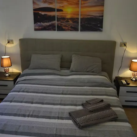 Elisa Bed & Breakfast *